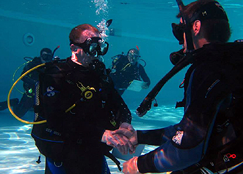 ken teaching discover scuba water