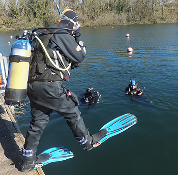 Learning to dive in a dry suit - vobster quay
